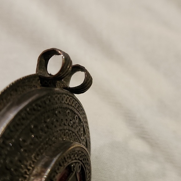 Vintage handmade Etruscan style pendant necklace - Picture 5 of 5